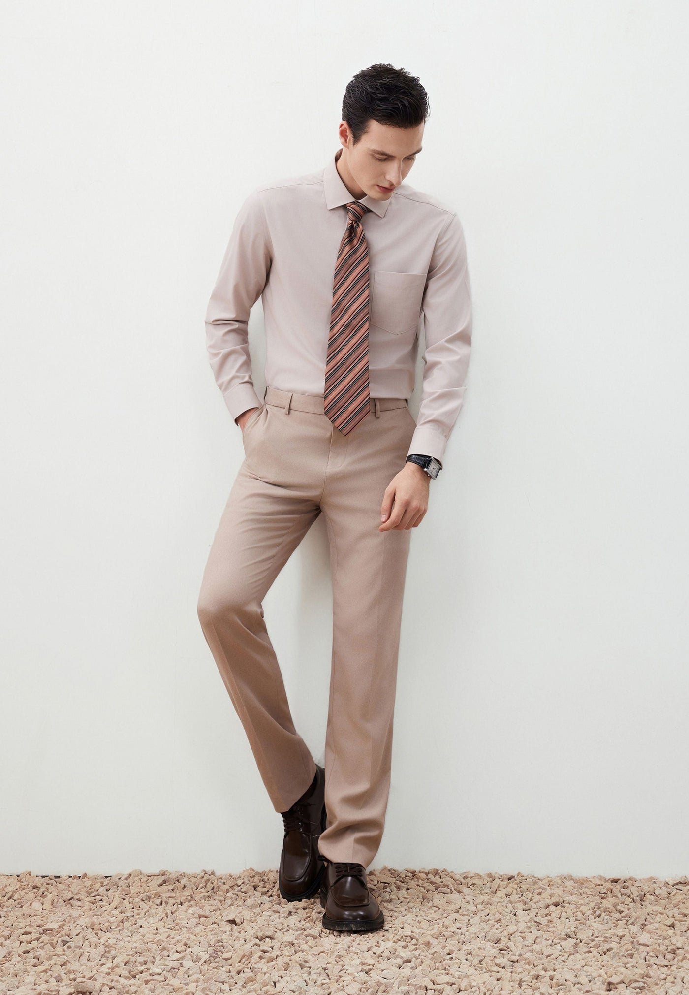 เสื้อเชิ้ตแขนยาวแบบทางการสำหรับผู้ชาย Smart Fit