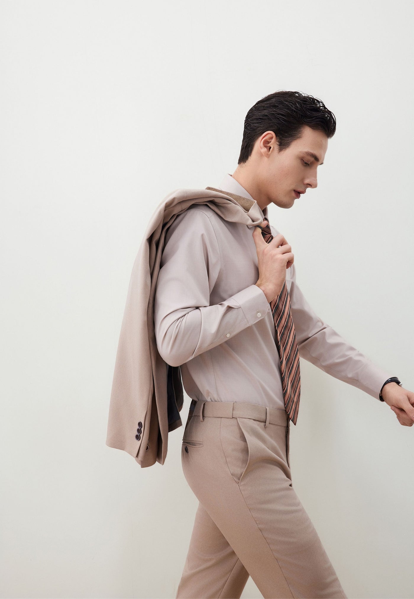 เสื้อเชิ้ตแขนยาวแบบทางการสำหรับผู้ชาย Smart Fit