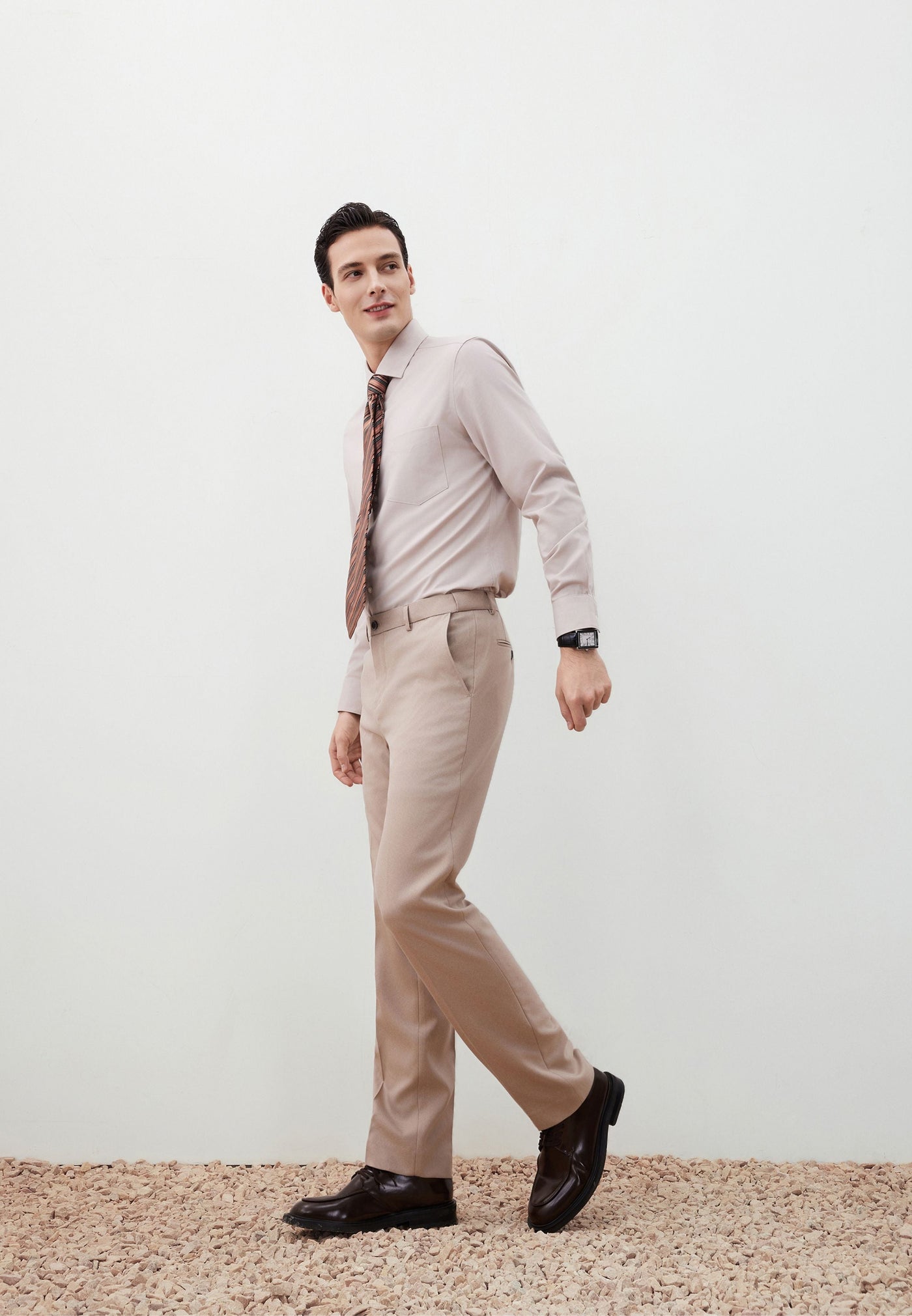 เสื้อเชิ้ตแขนยาวแบบทางการสำหรับผู้ชาย Smart Fit