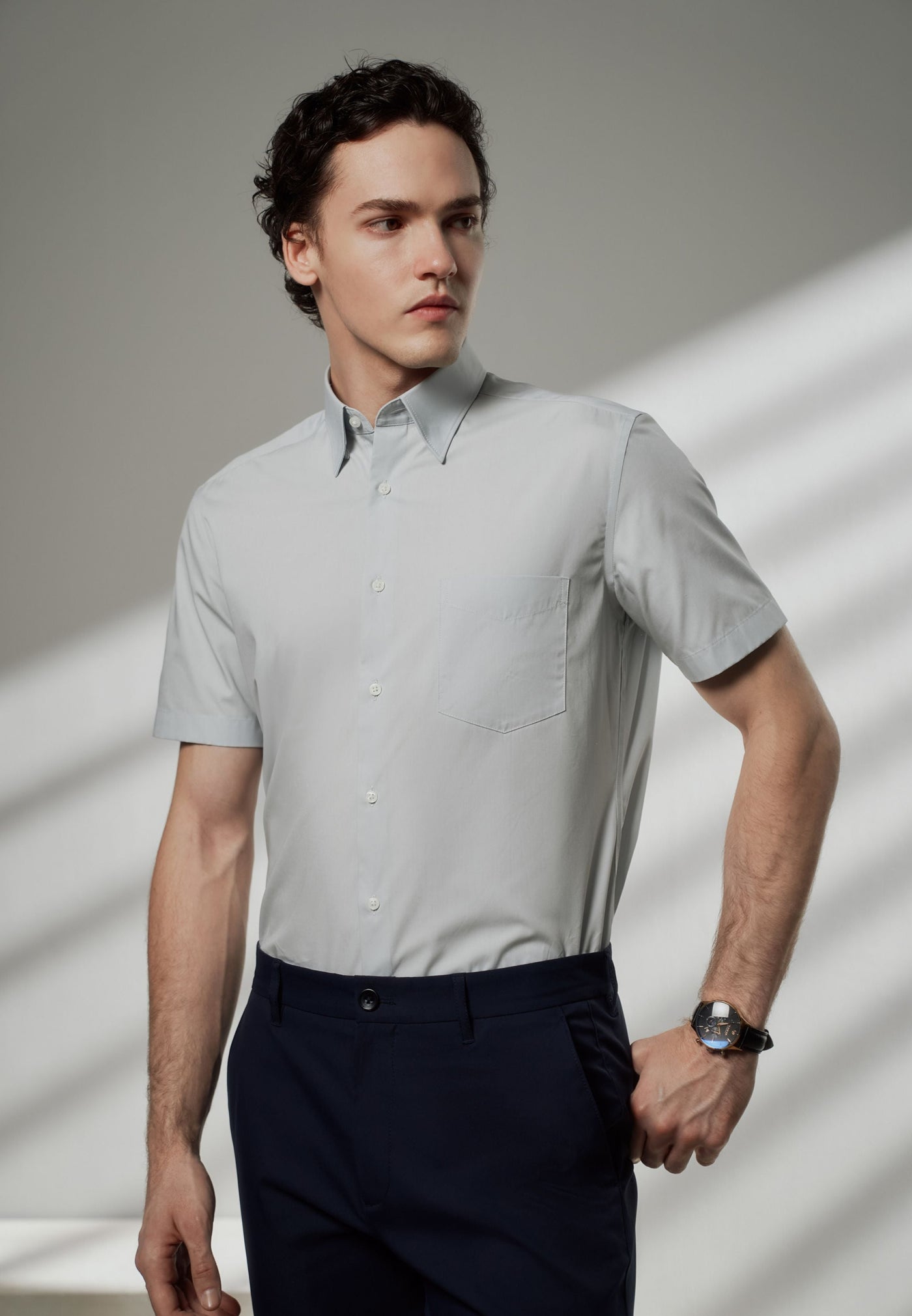 เสื้อเชิ้ตแขนสั้นแบบทางการสำหรับผู้ชาย Smart Fit