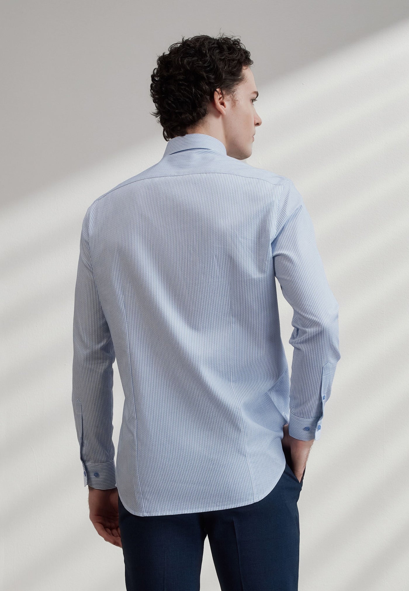 เสื้อเชิ้ตแขนยาวแบบทางการสำหรับผู้ชาย Smart Fit