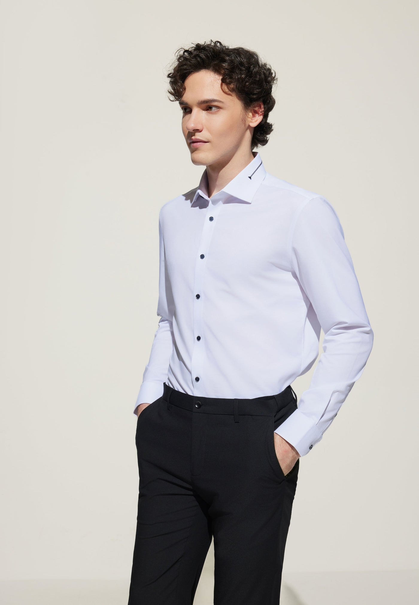 เสื้อเชิ้ตแขนยาวแบบทางการสำหรับผู้ชาย Smart Fit