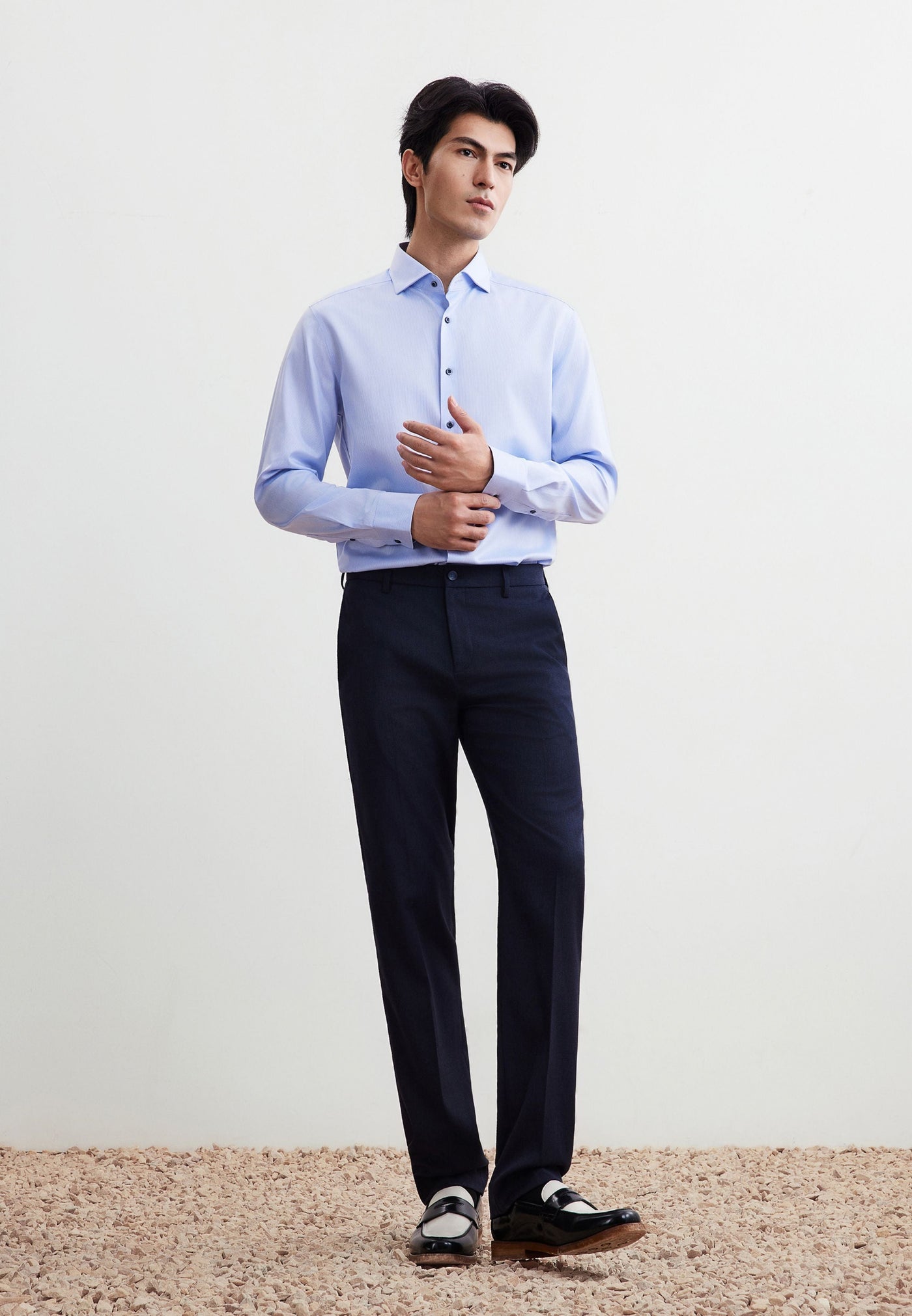 เสื้อเชิ้ตแขนยาวแบบทางการสำหรับผู้ชาย Smart Fit