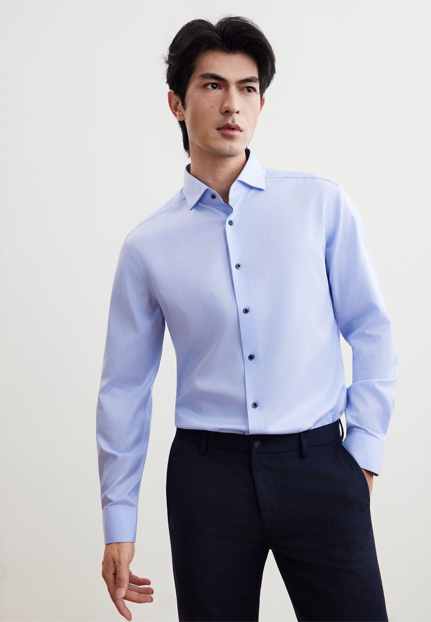 เสื้อเชิ้ตแขนยาวแบบทางการสำหรับผู้ชาย Smart Fit