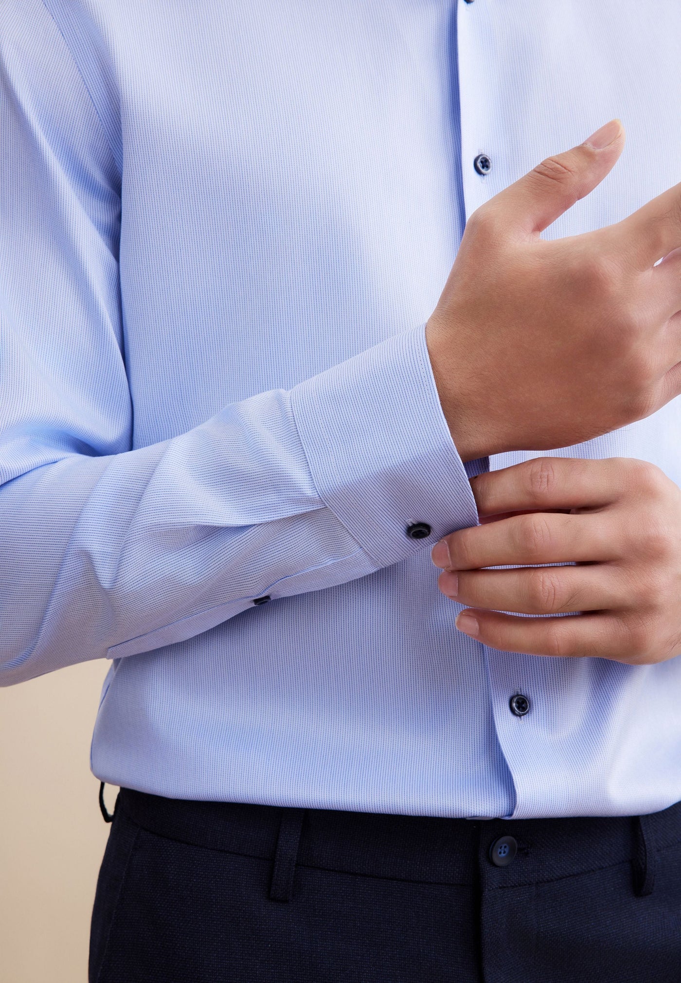 เสื้อเชิ้ตแขนยาวแบบทางการสำหรับผู้ชาย Smart Fit