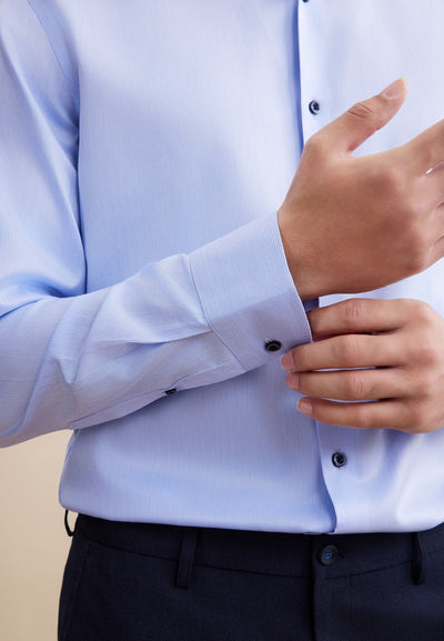 เสื้อเชิ้ตแขนยาวแบบทางการสำหรับผู้ชาย Smart Fit