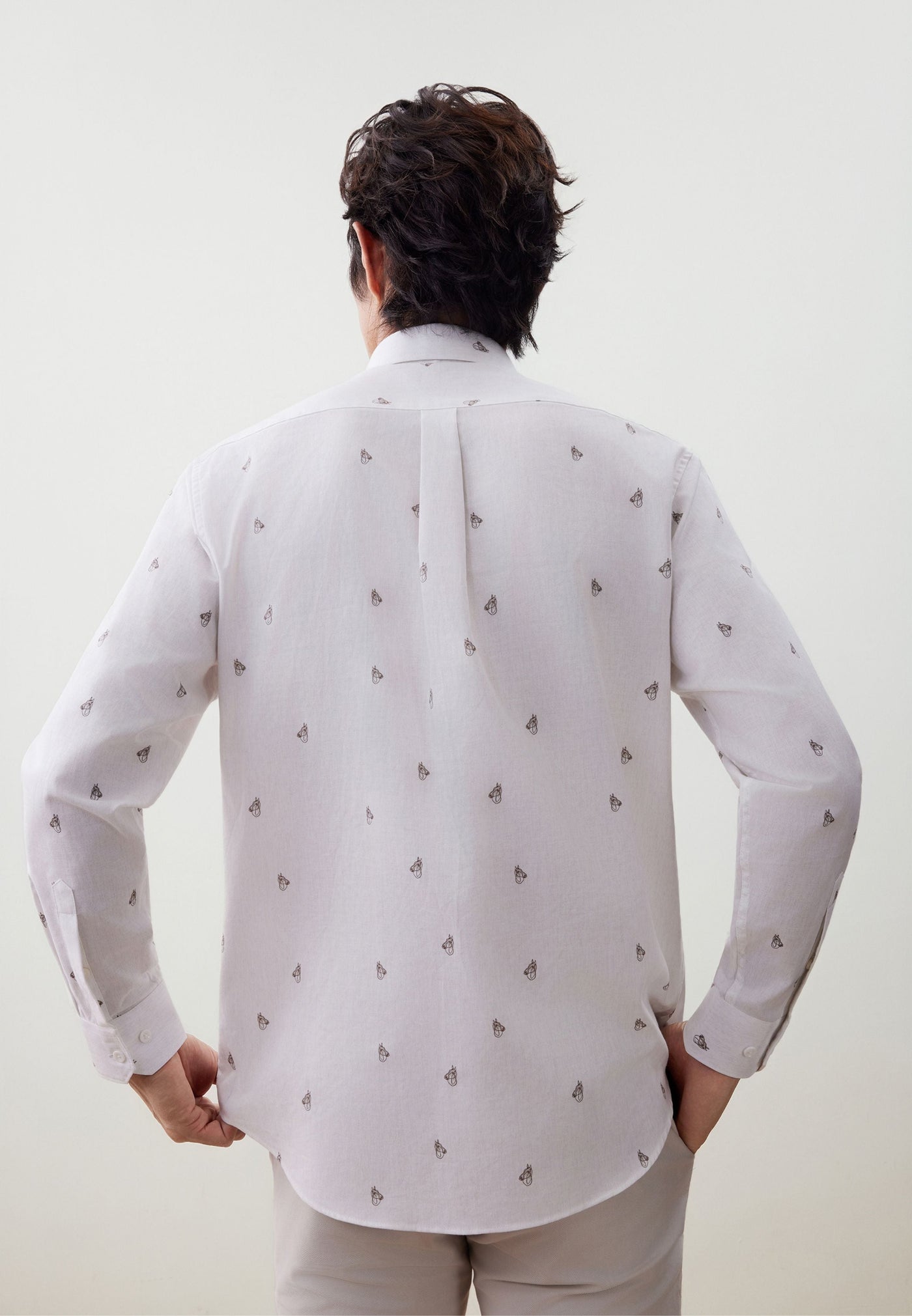 เสื้อเชิ้ตแขนยาวลำลองสำหรับผู้ชาย Comfort Fit