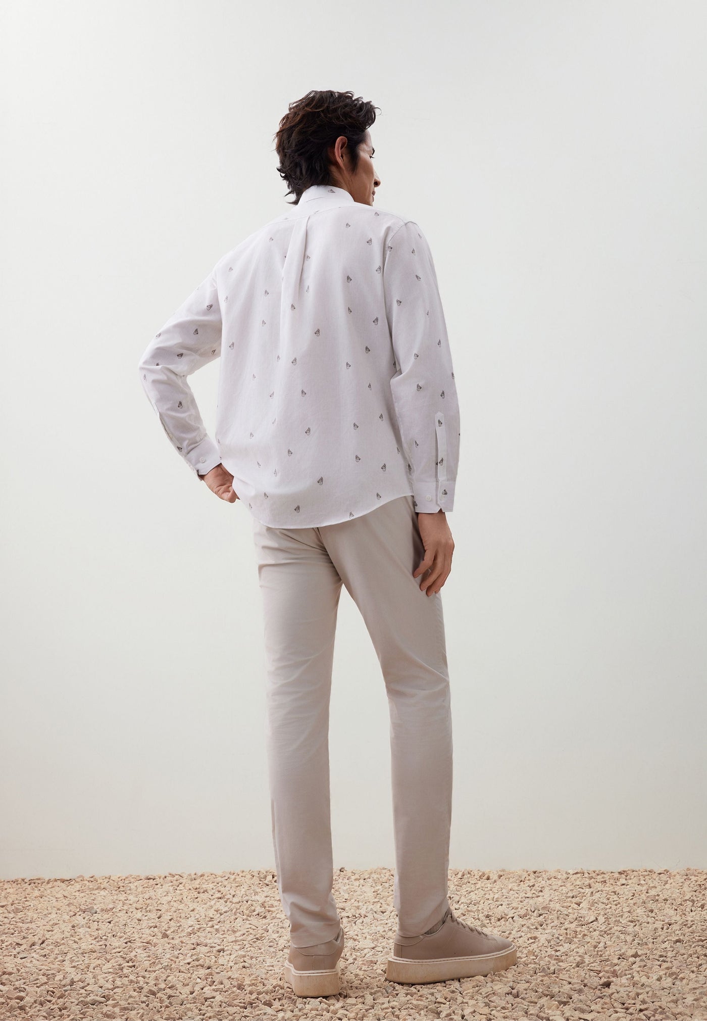 เสื้อเชิ้ตแขนยาวลำลองสำหรับผู้ชาย Comfort Fit