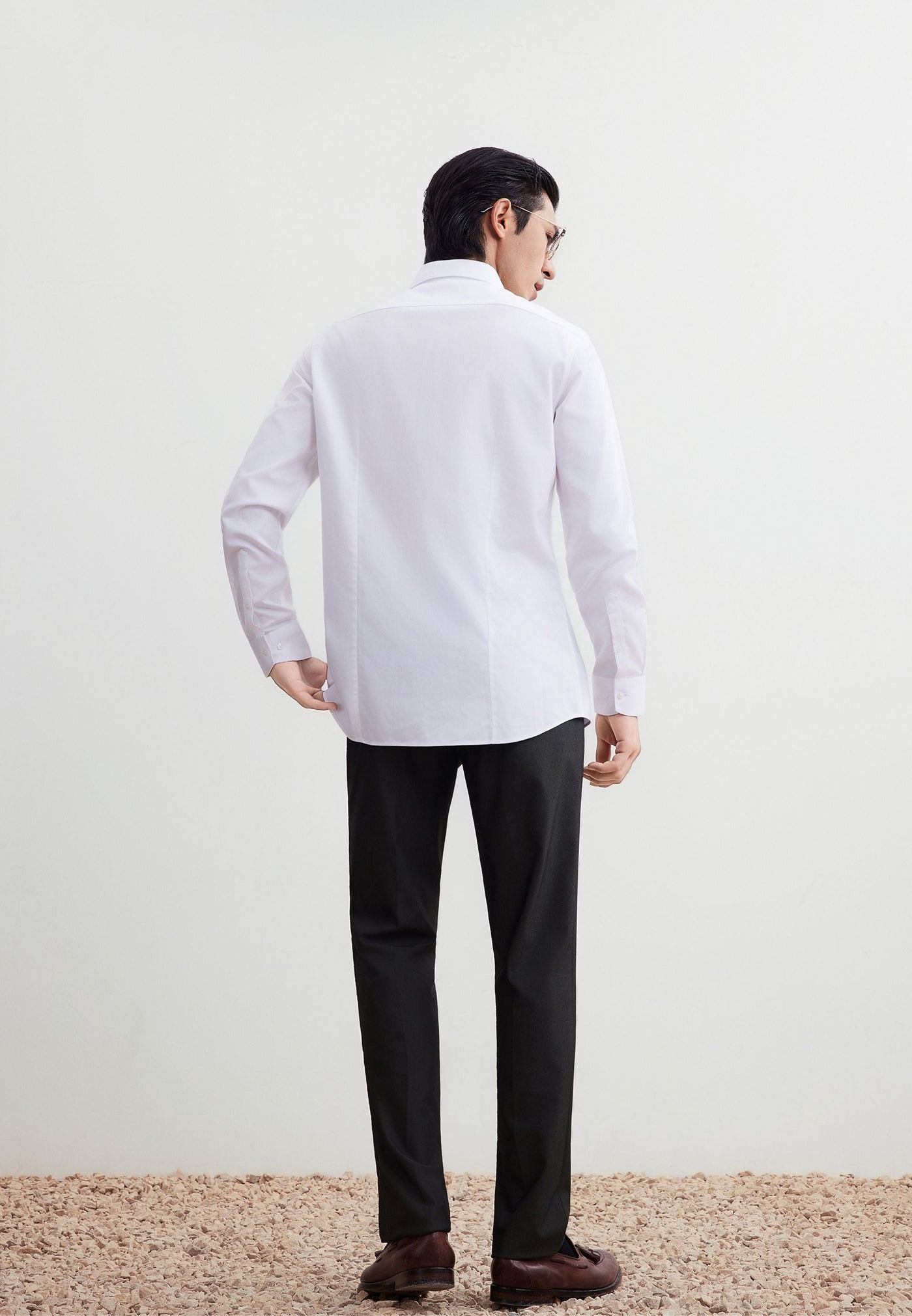 เสื้อเชิ้ตแขนยาวแบบทางการสำหรับผู้ชาย Smart Fit