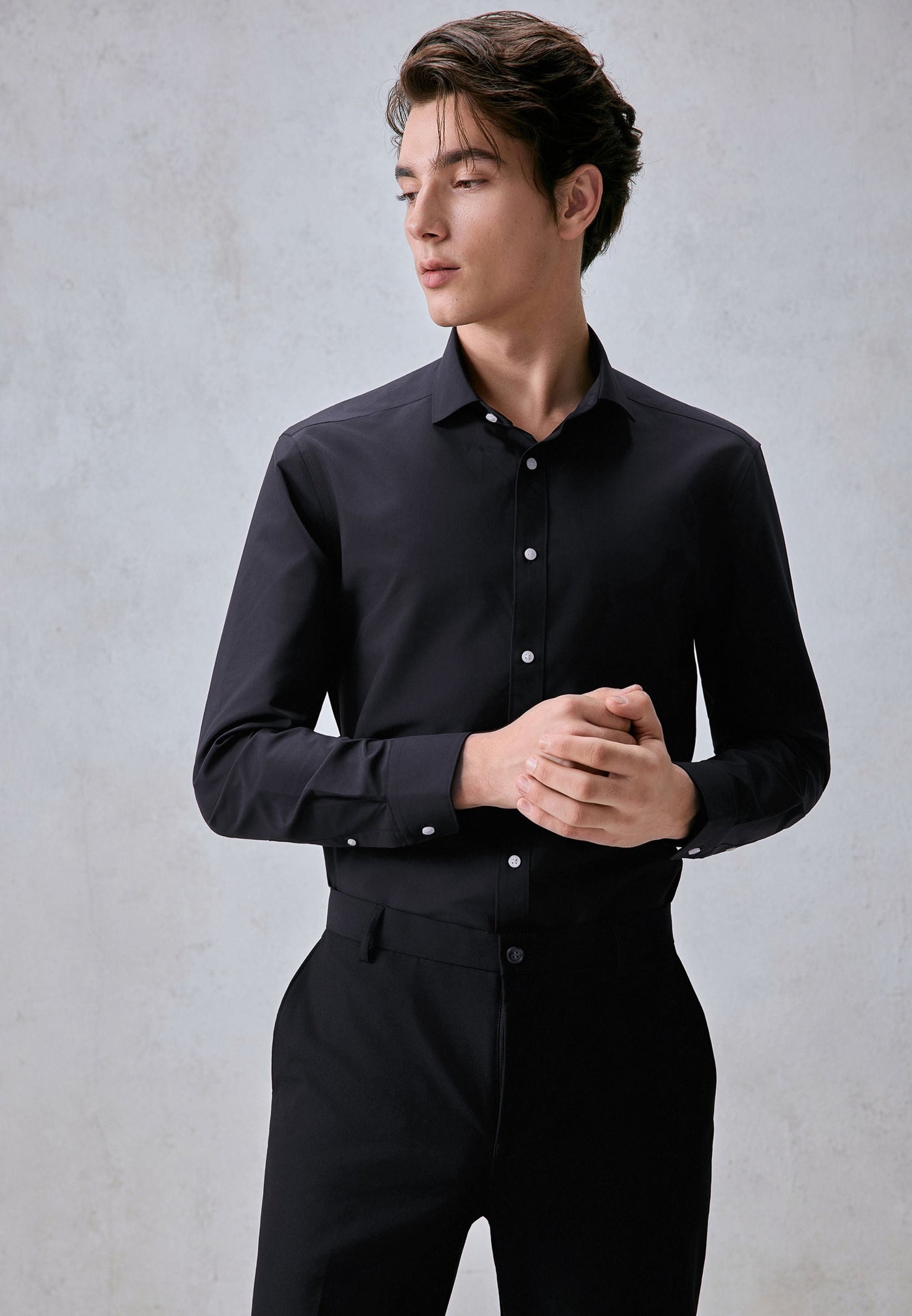 เสื้อเชิ้ตแขนยาวแบบทางการสำหรับผู้ชาย Smart Fit