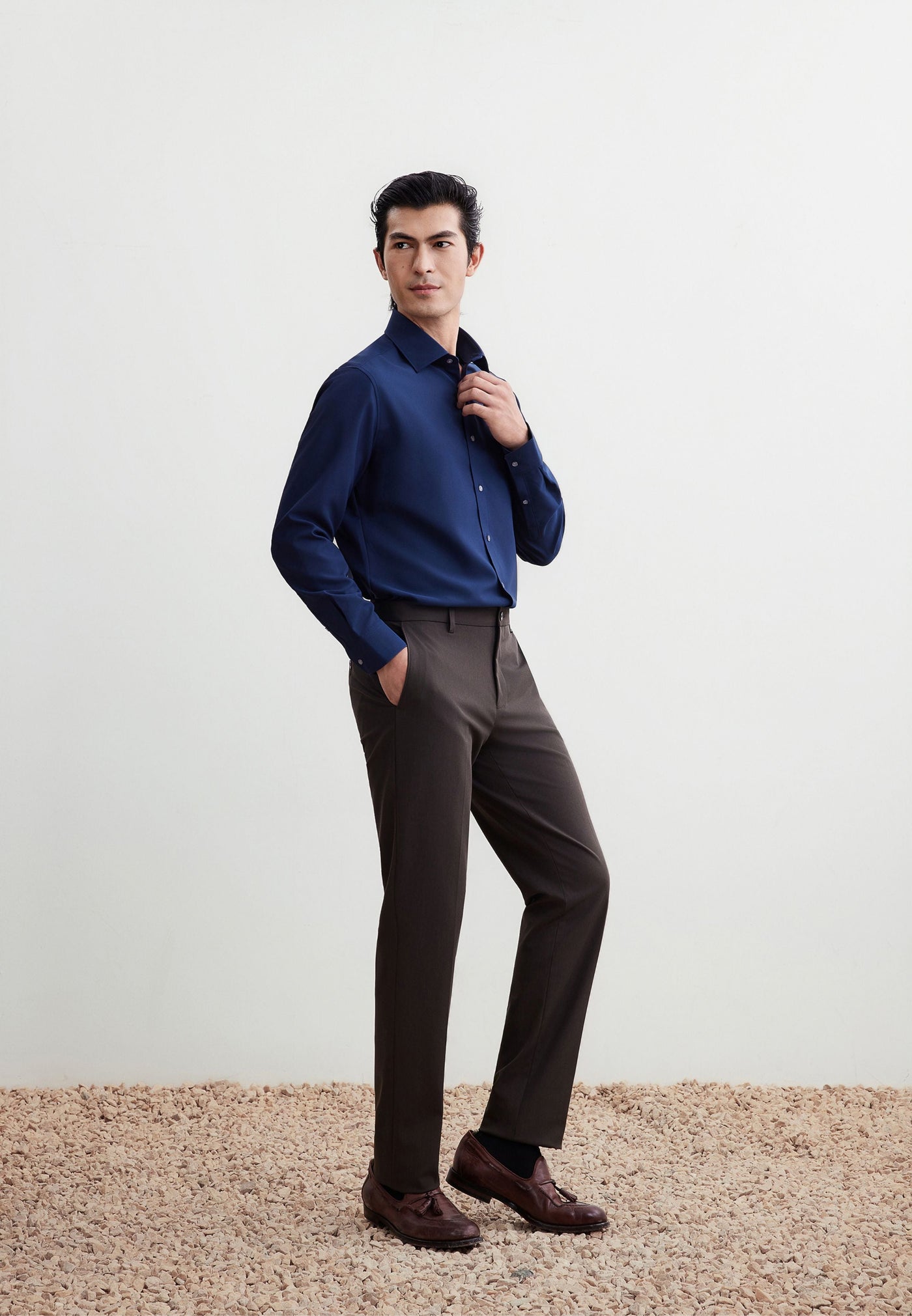 เสื้อเชิ้ตแขนยาวแบบทางการสำหรับผู้ชาย Smart Fit
