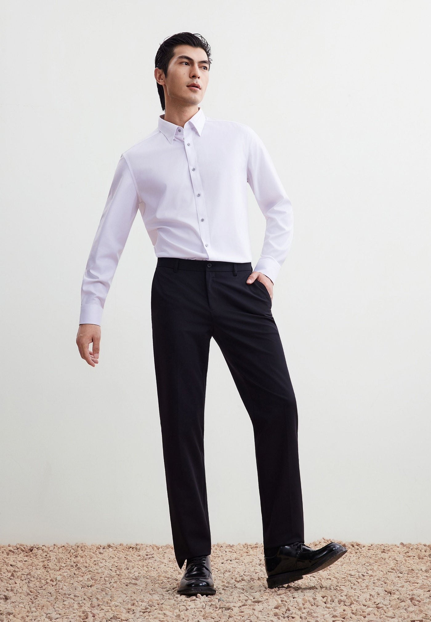 เสื้อเชิ้ตแขนยาวแบบทางการสำหรับผู้ชาย Smart Fit