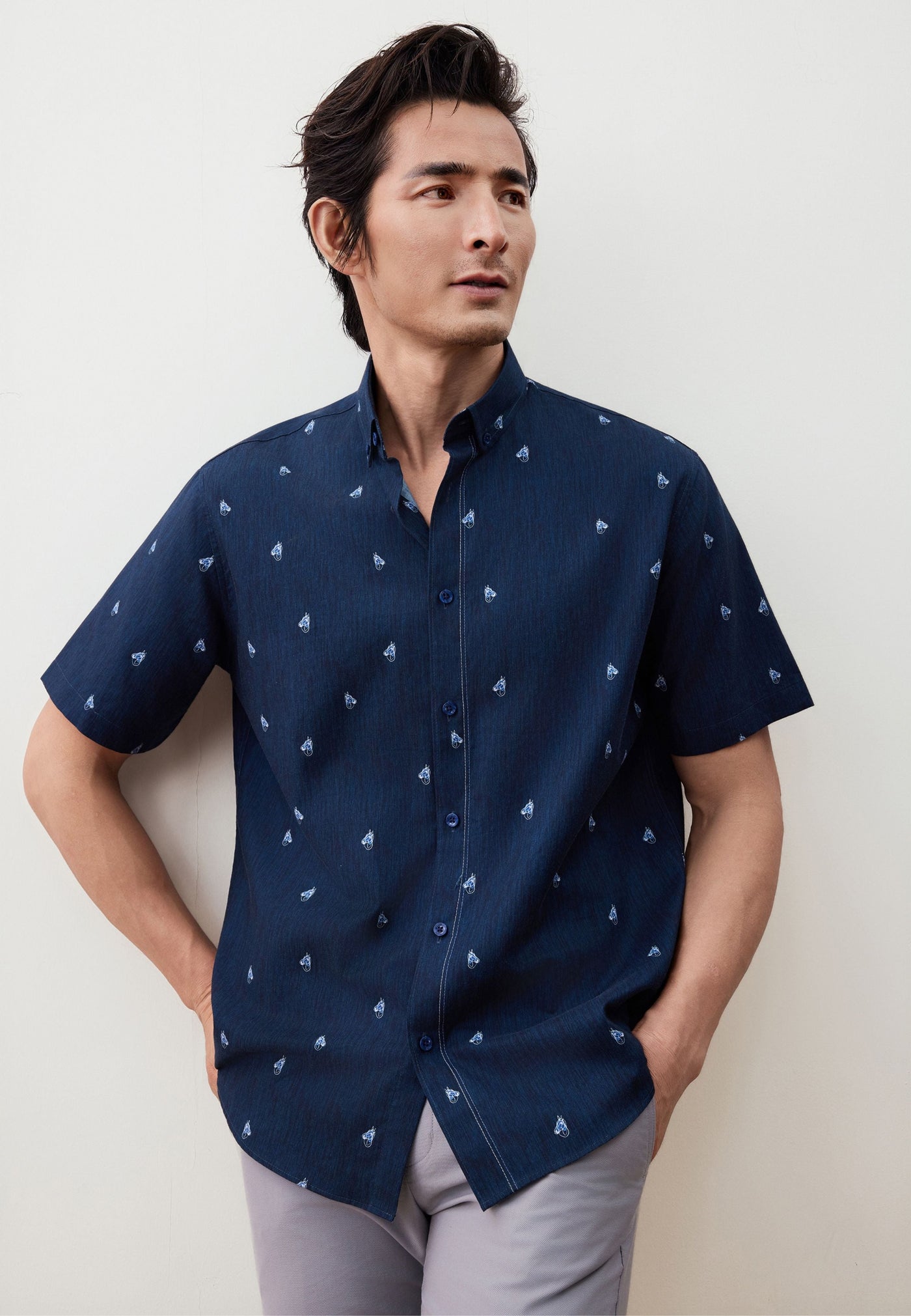 เสื้อเชิ้ตแขนสั้นลำลองสำหรับผู้ชาย Comfort Fit