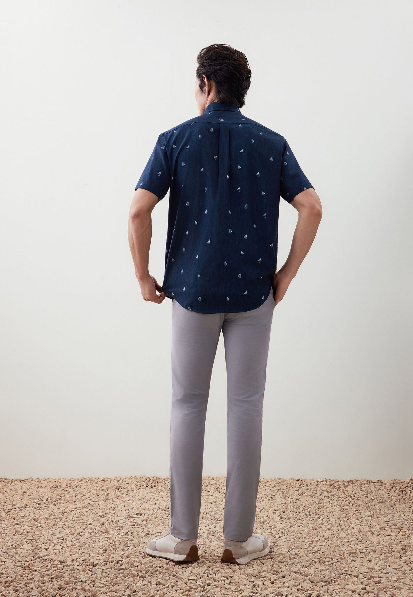 เสื้อเชิ้ตแขนสั้นลำลองสำหรับผู้ชาย Comfort Fit