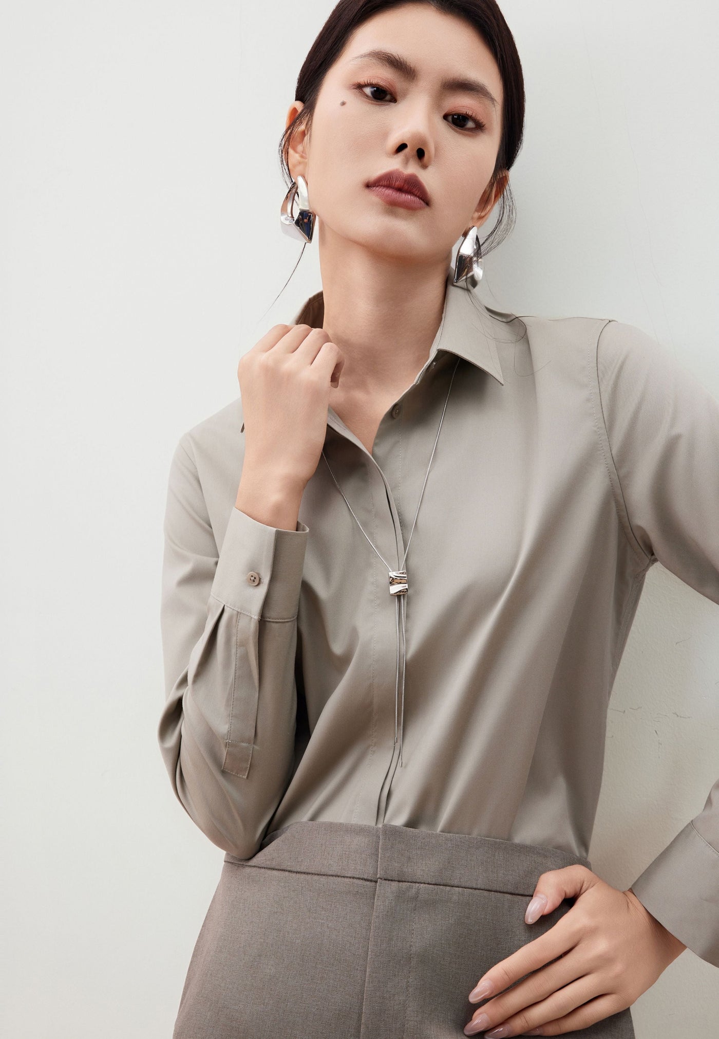 เสื้อเชิ้ตแบบทางการสำหรับผู้หญิง Slim Fit