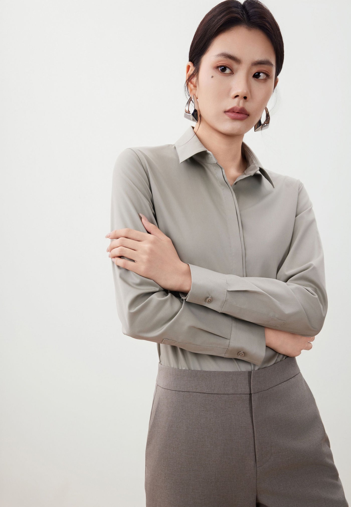 เสื้อเชิ้ตแบบทางการสำหรับผู้หญิง Slim Fit