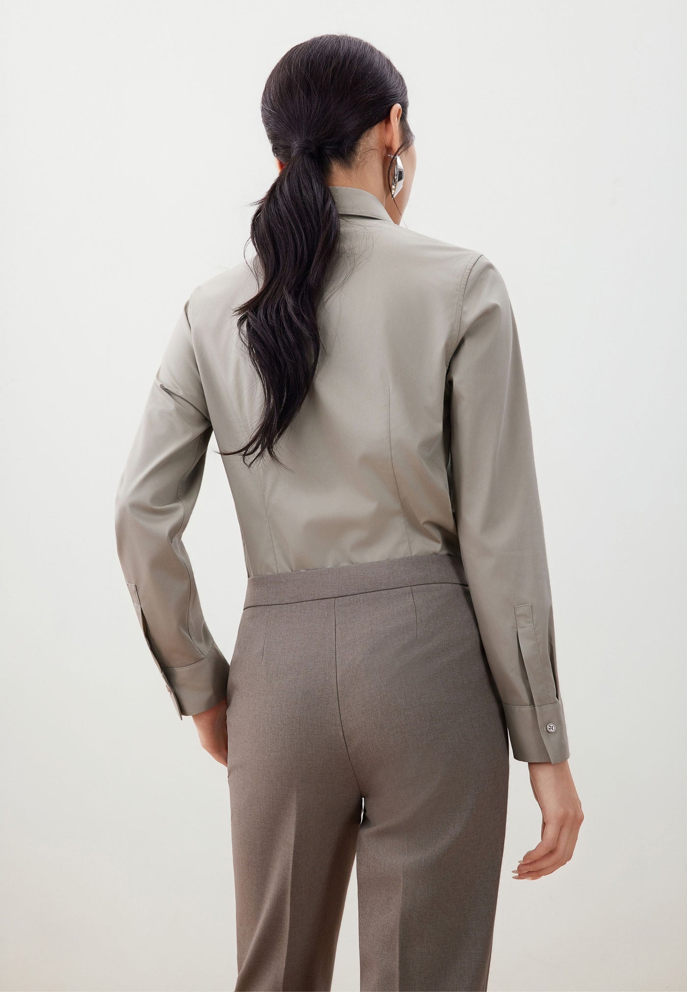 เสื้อเชิ้ตแบบทางการสำหรับผู้หญิง Slim Fit