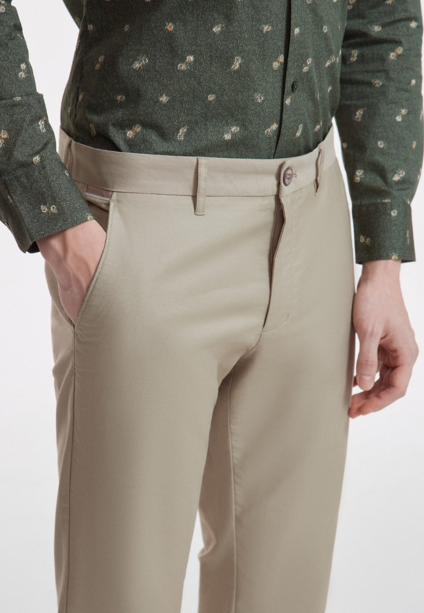 กางเกงขายาวแบบลำลองผู้ชาย ทรงเข้ารูปพิเศษ - สีเบจ